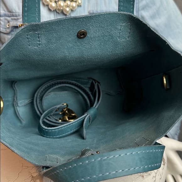 PLG aqua 🩵🩵🩵 mini tote, bundle passport canoe - Picture 9 of 13